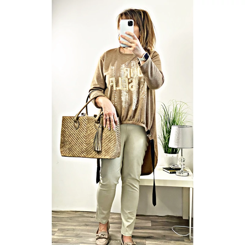 Mogyoróbarna felső arany mintával